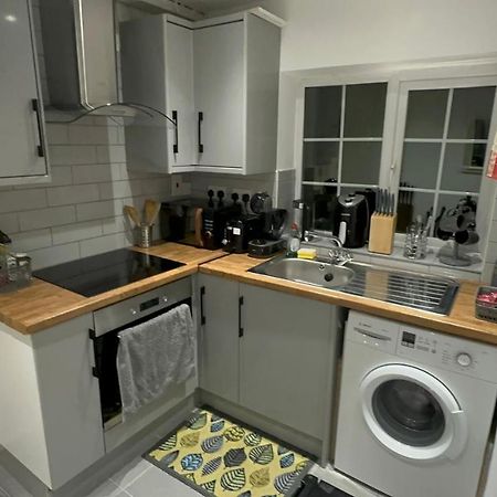 Entire One Double Bedroom Apartment Лондон Экстерьер фото