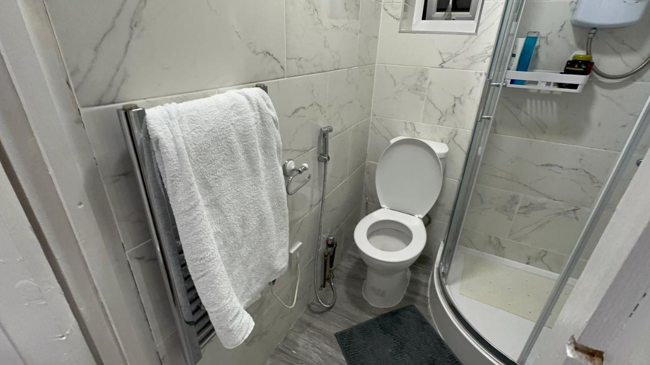 Entire One Double Bedroom Apartment Лондон Экстерьер фото