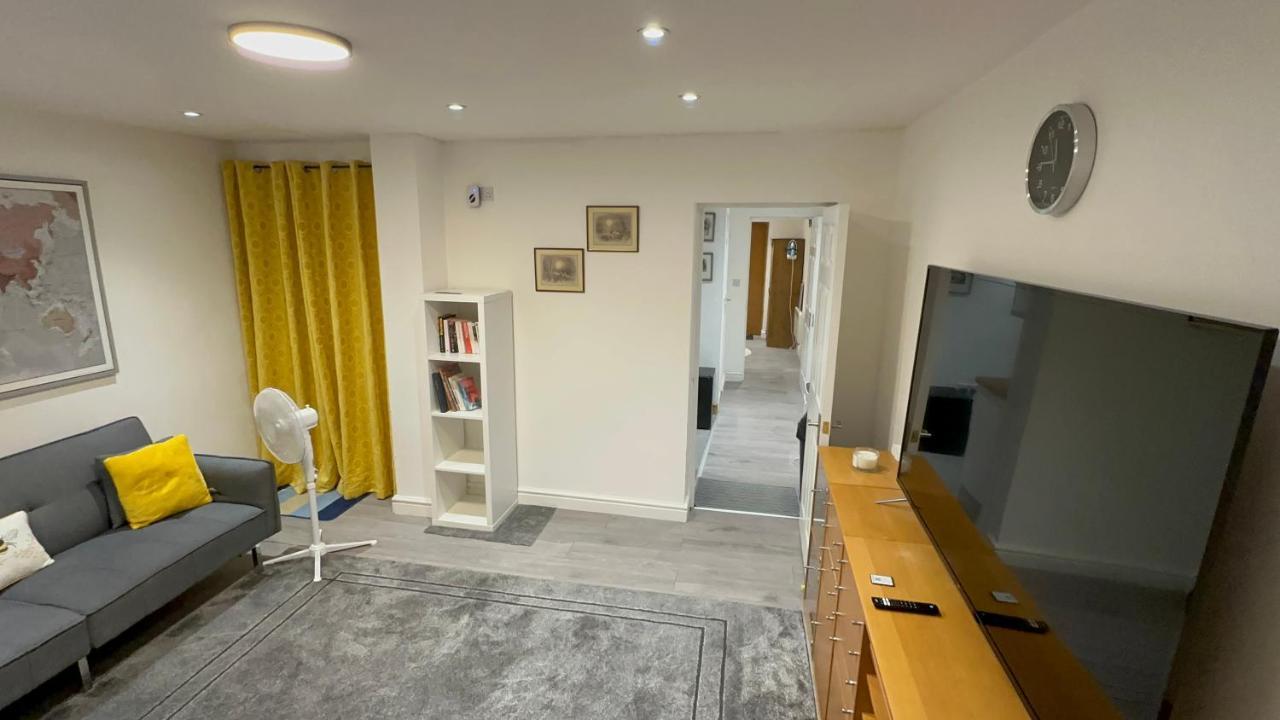 Entire One Double Bedroom Apartment Лондон Экстерьер фото